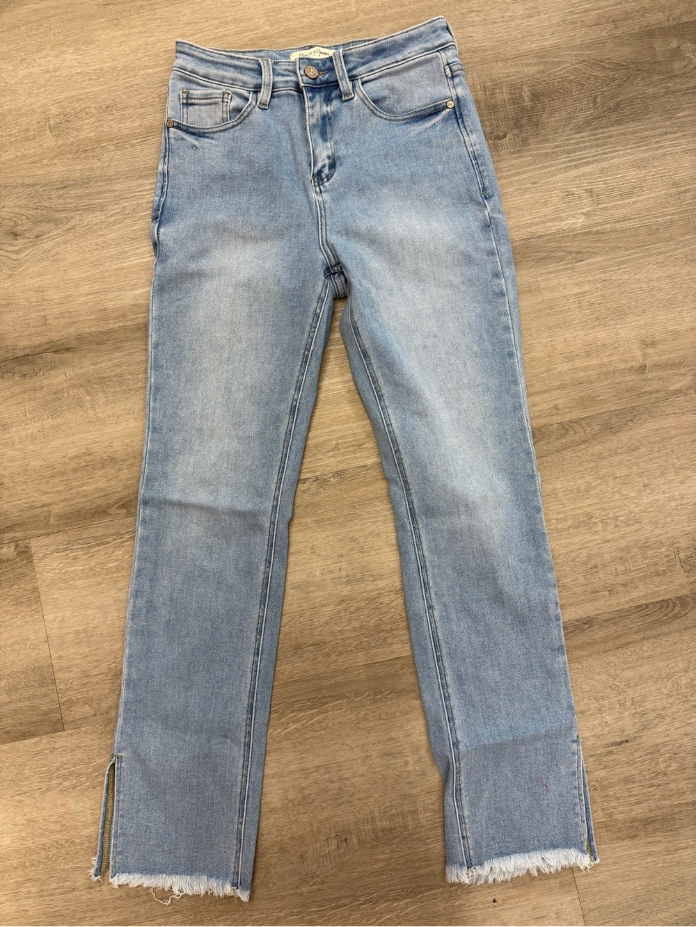 Grace & Emma Light Wash Stretch Denim Jeans Frayed Hem Slit Ankle